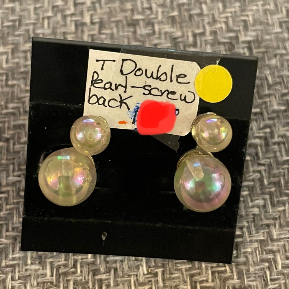 Vintage double Pearl screwback earring